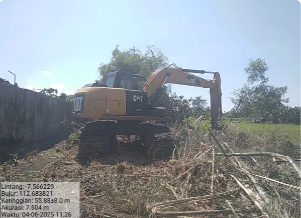 Normalisasi Jaringan Irigasi Jl Jembrung 1 di Desa Carat,Kecamatan Gempol Telah Mencapai 50 Persen Lebih