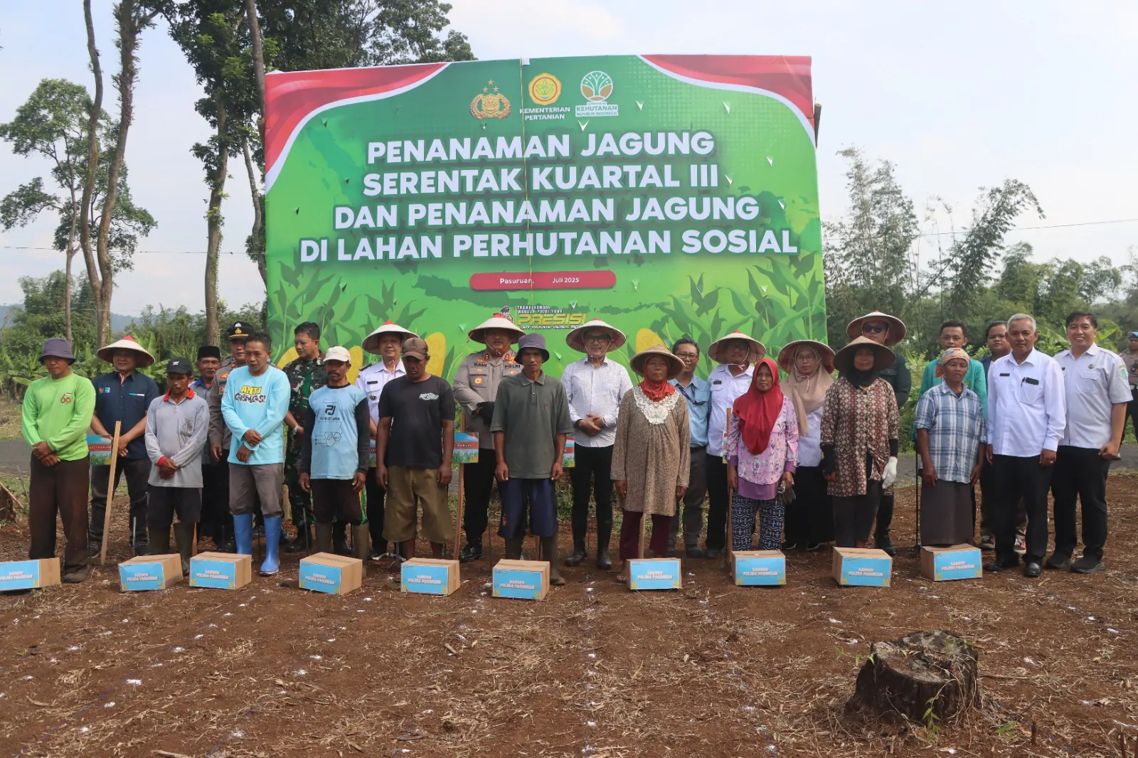 Kolaborasi Untuk Swasembada : Polres Pasuruan Tanam Jagung Serentak di Lahan Perhutanan Sosial
