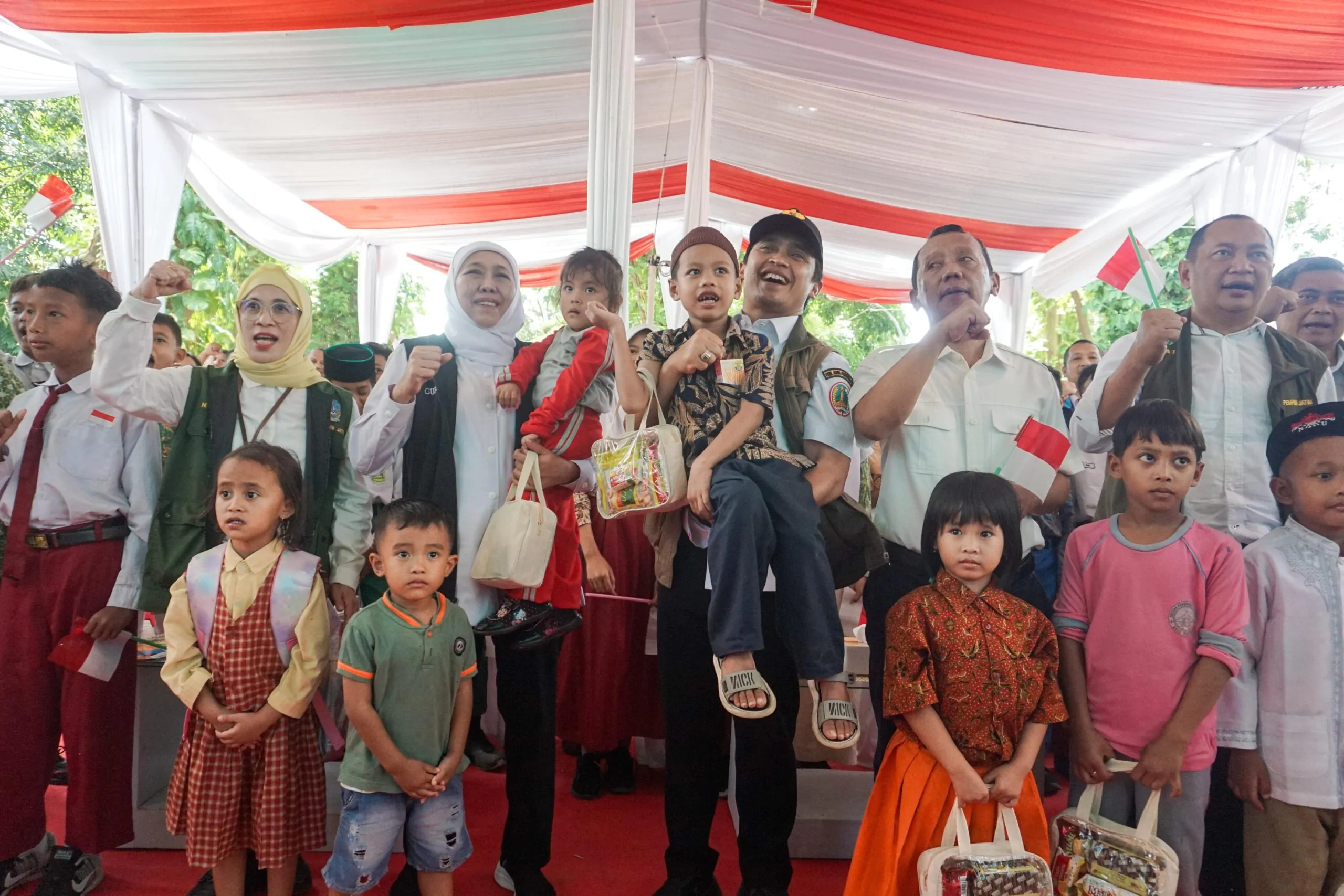 Gubernur Khofifah Salurkan Bantuan Sosial Rp1,6 Miliar di Kota Pasuruan, Momentum Hari Anak Nasional Penuh Makna