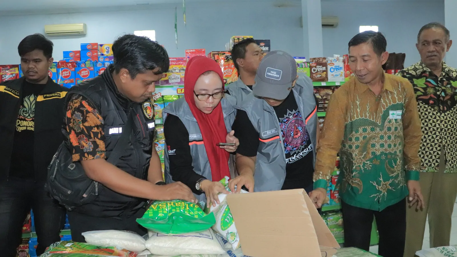 Lindungi Konsumen, Polres Ponorogo Bersama Instansi Terkait Lakukan Pengecekan Kualitas Beras