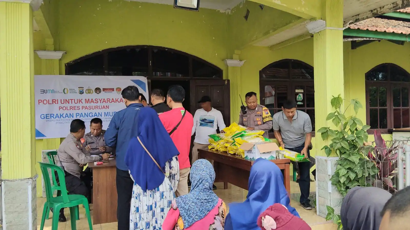 Polres Pasuruan Gelorakan Pasar Murah di 17 Polsek untuk Bantu Ekonomi Warga
