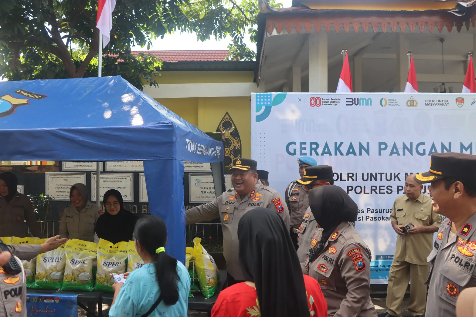 Polres Pasuruan Gelar Gerakan Pangan Murah, Sediakan 2 Ton Beras Warga Sukorejo Dan Tosari