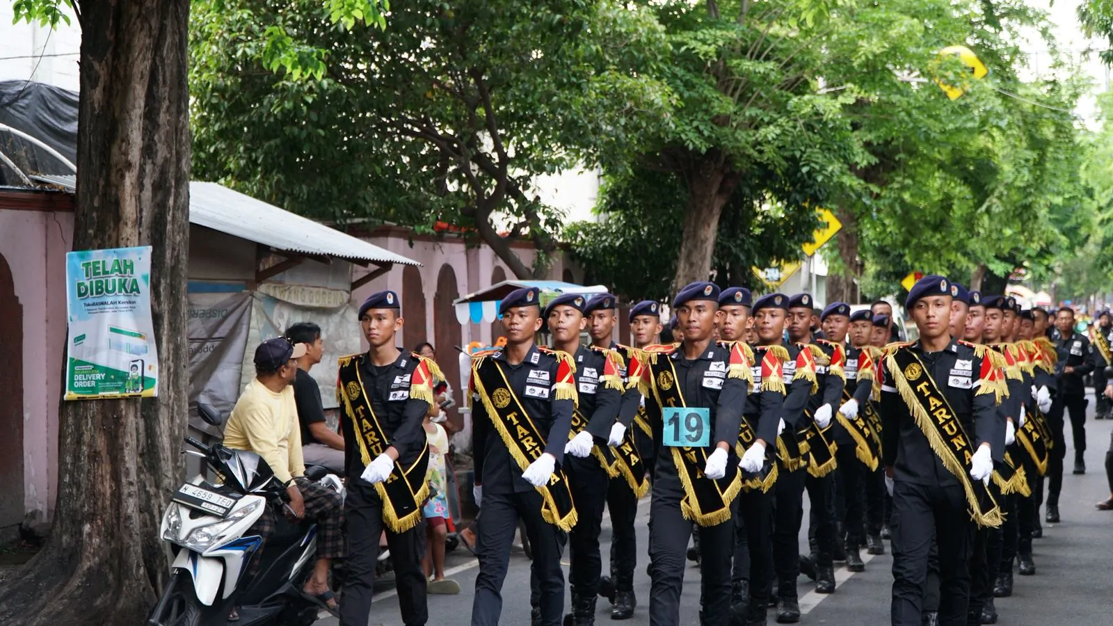 SMAN Taruna Madani Jatim Raih Juara 1 Putra & Putri dalam Gerak Jalan HUT RI ke-80 di Kecamatan Bangil