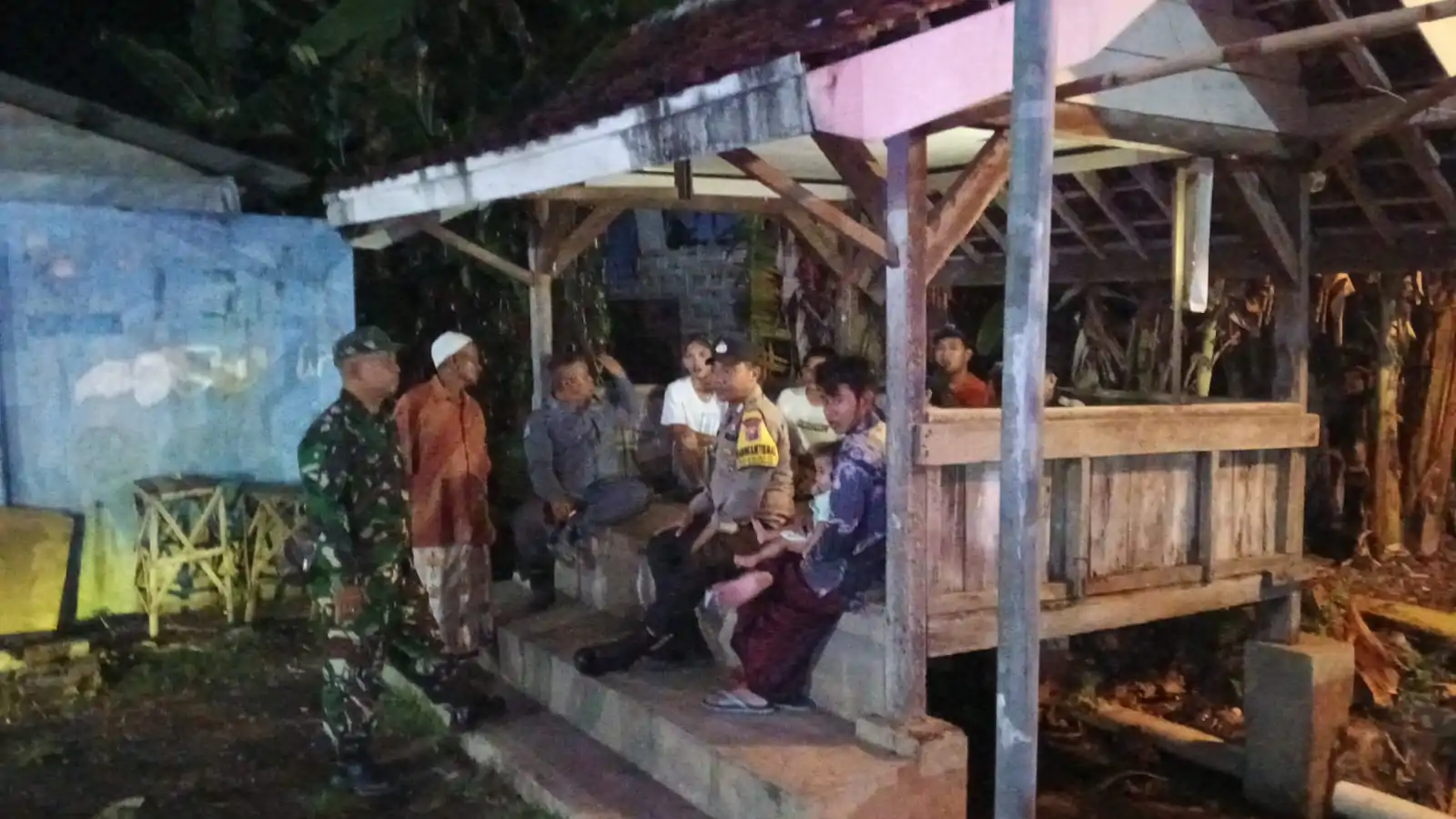 Tiga Pilar Sukorejo Hidupkan Siskamling, Warga: Kehadiran Mereka Bikin Semangat!