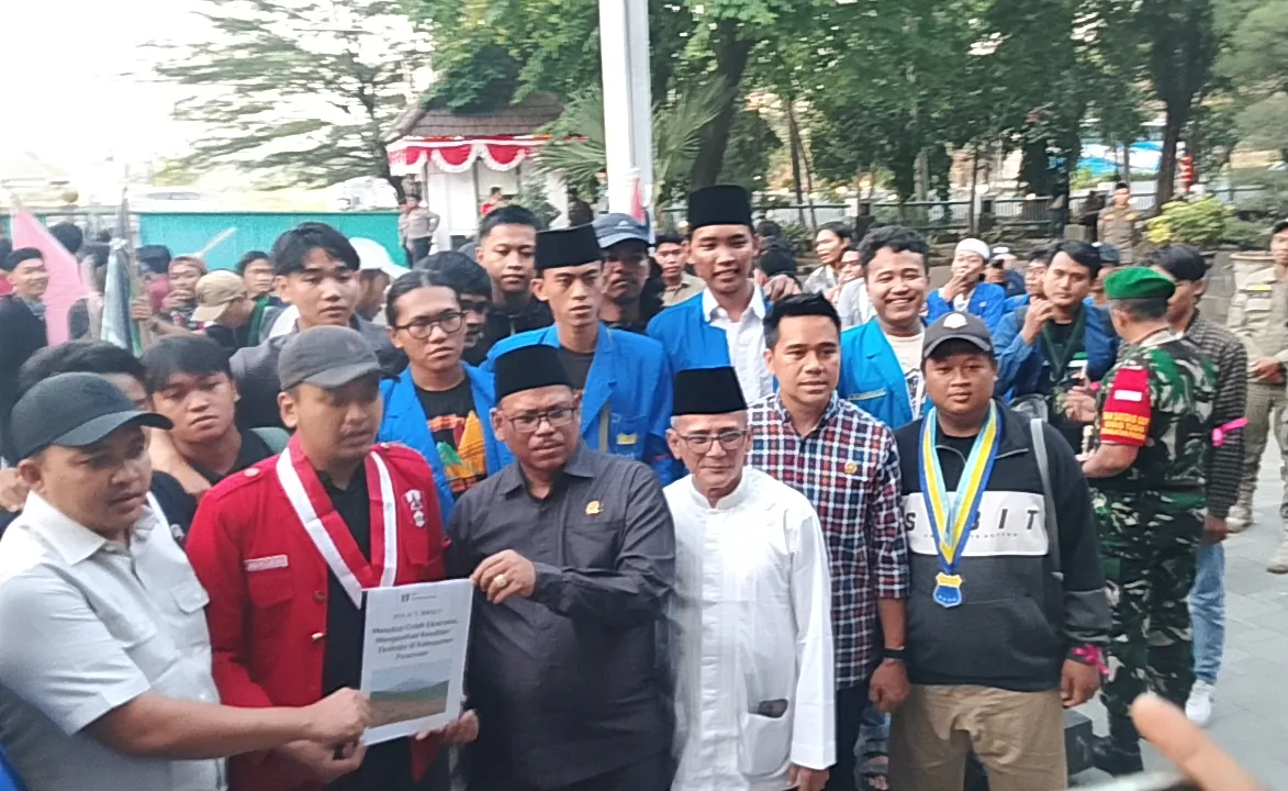 Gelar Aksi Damai, Ketua DPRD Kabupaten Pasuruan Janji Kawal Aspirasi