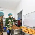 Bupati Pasuruan Rusdi Sutejo sedang Tinjau SPPG