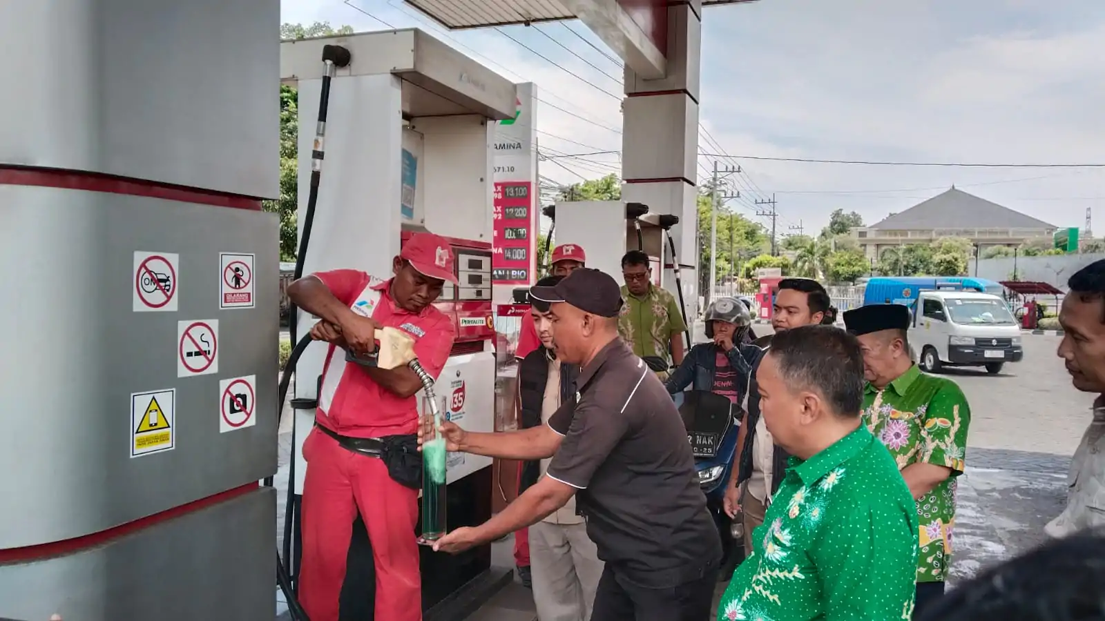 Polres Pasuruan dan Disperindag Sidak SPBU, Pastikan Kualitas Pertalite Aman dan Sesuai Standar