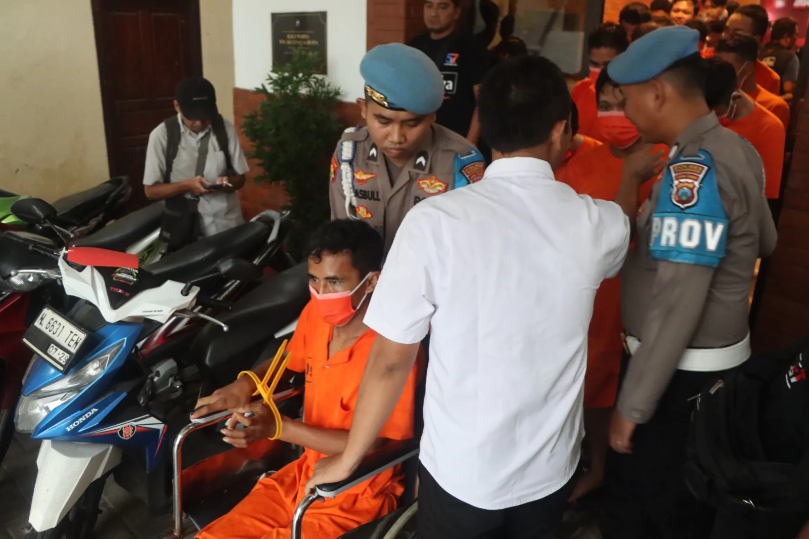 Polres Pasuruan Tangkap Pria Lempar Bondet dan Ancam Warga di Pasrepan