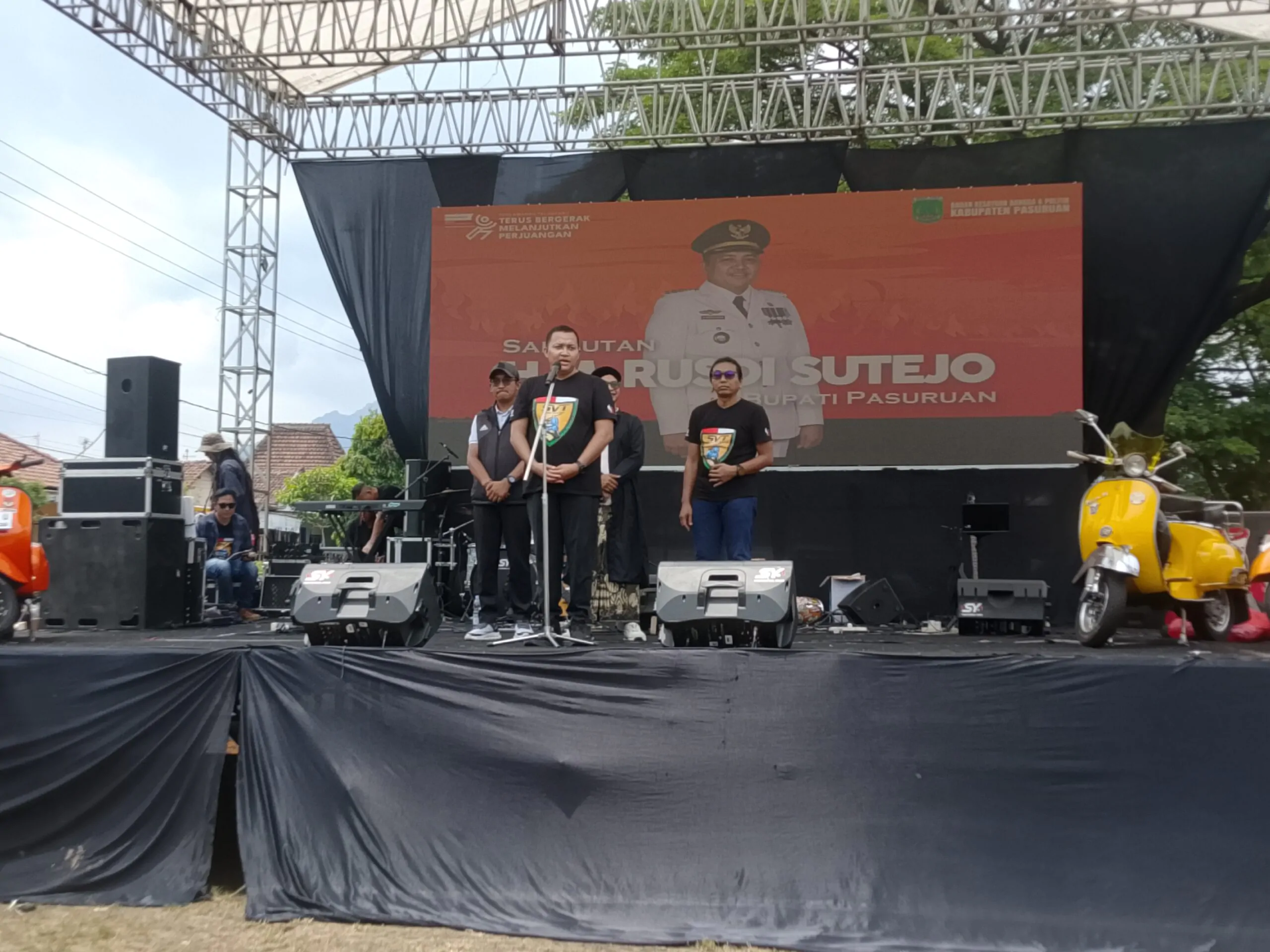 SVT dan Bakesbangpol Gelar Root Show Peringati Hari Pahlawan 2025,Ratusan Penggemar Vespa Meriahkan “Heroes Day 2025, Time to Rise Up”