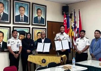 7c3ce200 1957 4809 8972 3486289b8c3b