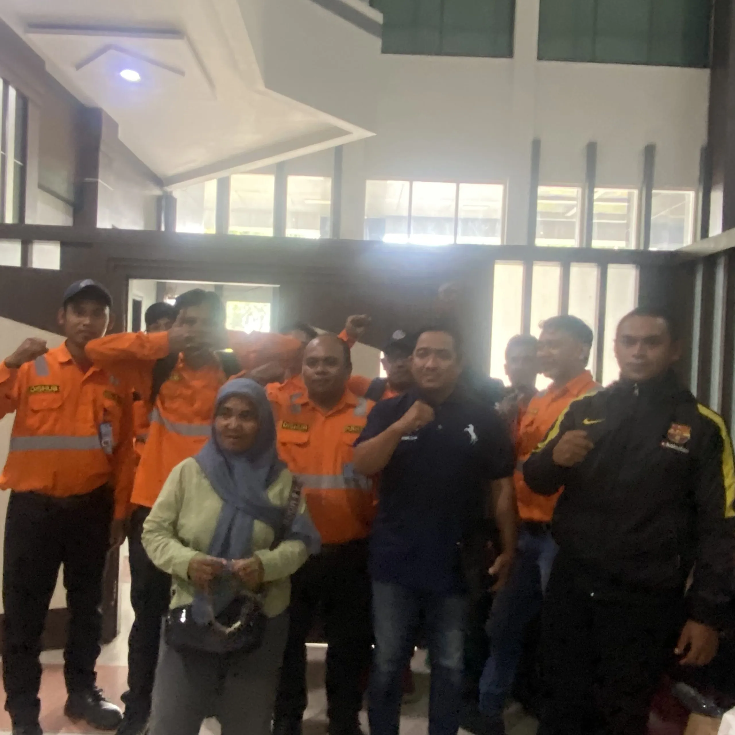 Garda Terdepan Keselamatan KA Pasuruan Hidup Memprihatinkan, LSM Trinusa Bongkar Upah Rp1,6 Juta Tanpa THR di DPRD