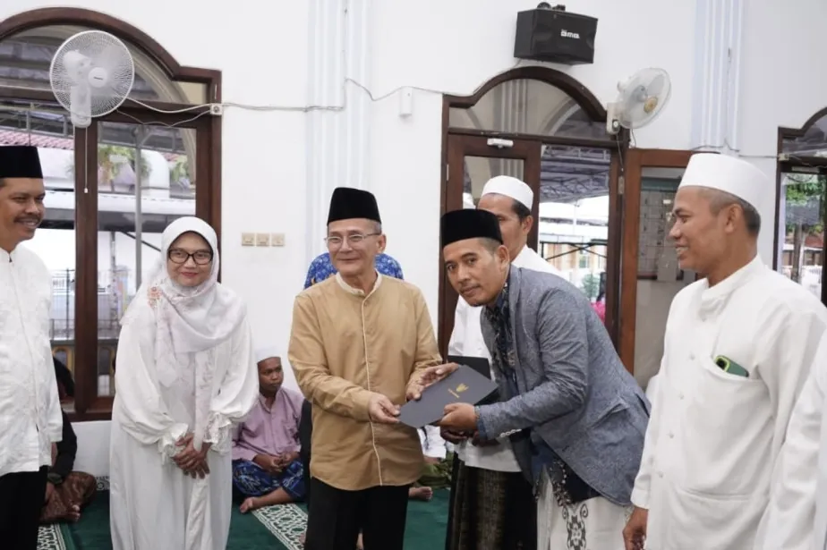 Tebar Kepedulian di Bulan Suci, RSUD Bangil Bagikan Takjil untuk Keluarga Pasien Selama Ramadhan